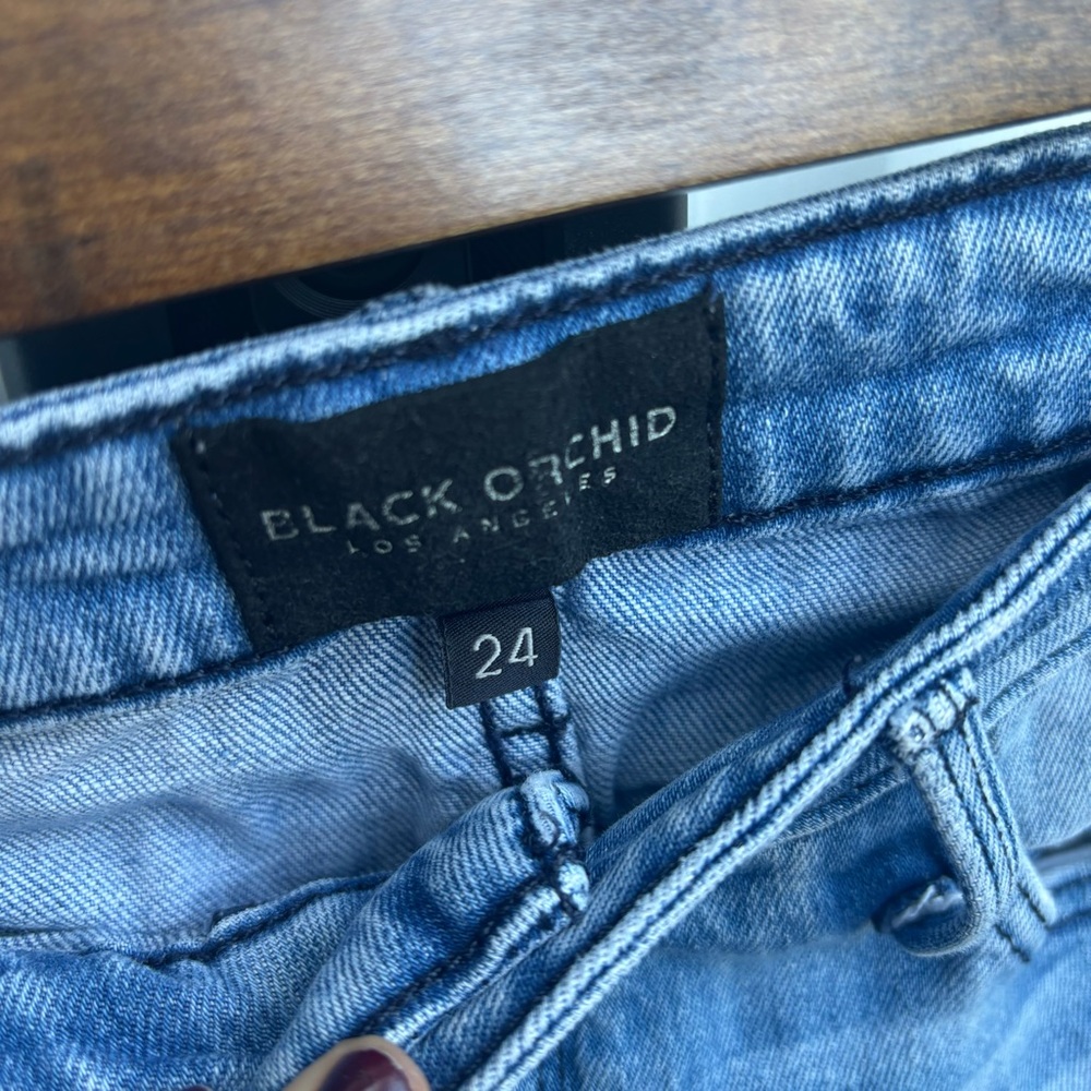 Black Orchid Classic Blue Flared Women Jeans - Picture 4 of 13